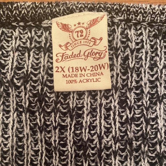Faded glory sweater with 1/2 sleeves - Picture 3 of 3